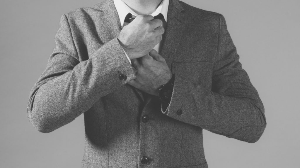 corbata estrecha roja